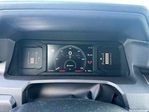 Certified 2025 Toyota Tacoma SR5 AWD/4WD image 22