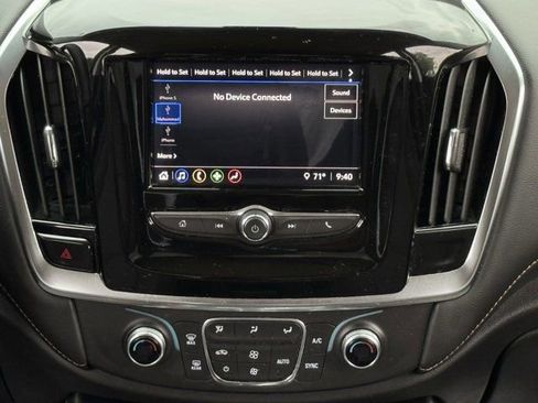 Used 2021 Chevrolet Traverse LS FWD image 14