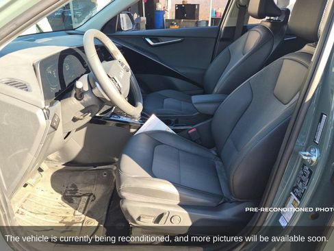 Used 2025 Kia Niro EX FWD image 11