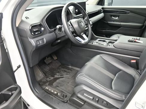 Used 2025 Honda Pilot EX-L image 16