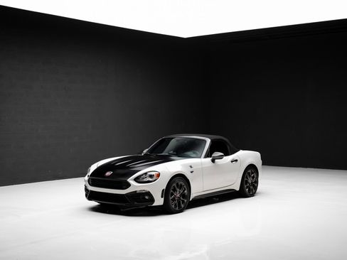 Used 2019 FIAT 124 Spider Abarth w/ Convenience Group RWD image 4