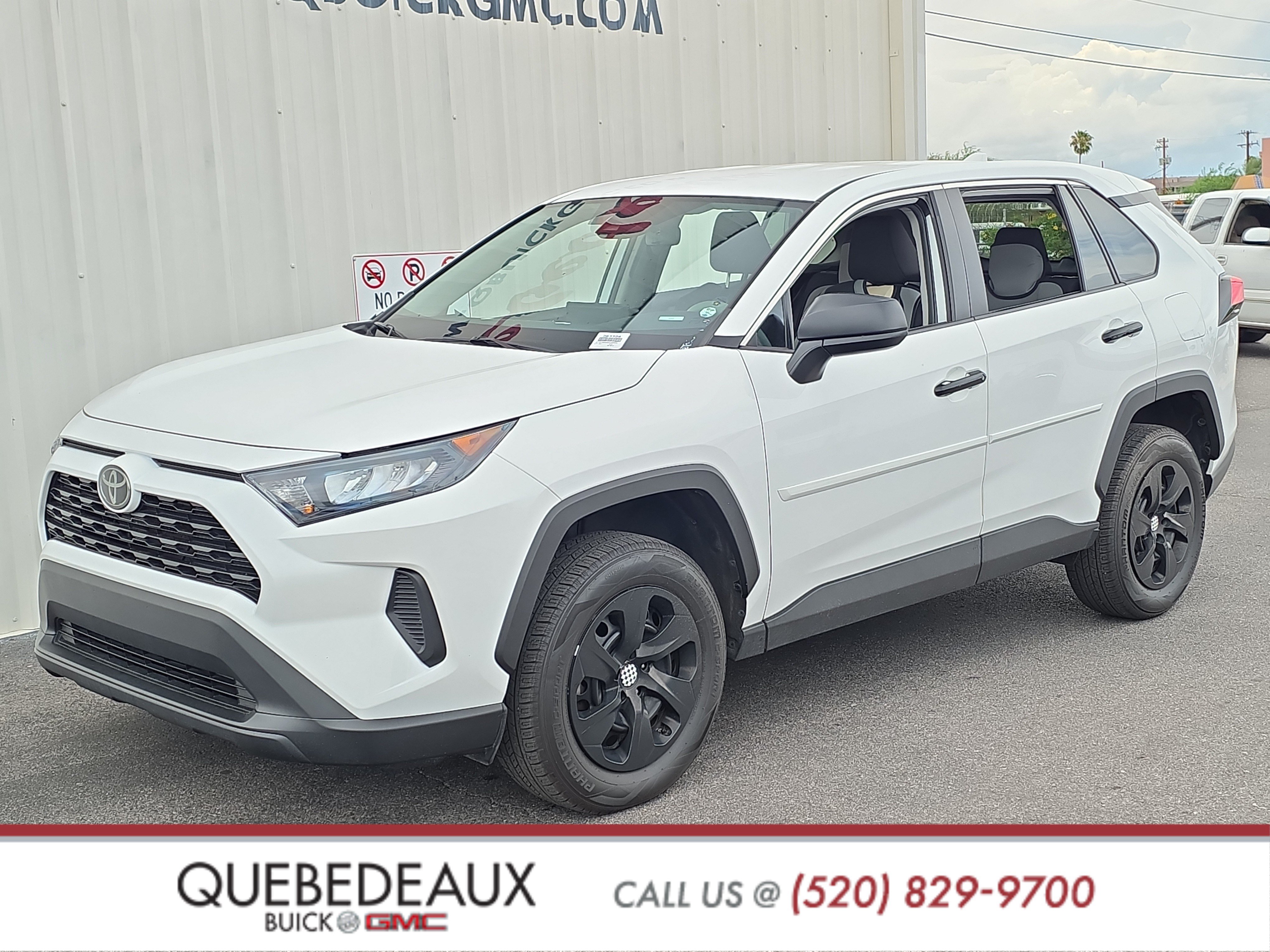Used 2022 Toyota RAV4 LE FWD image 3