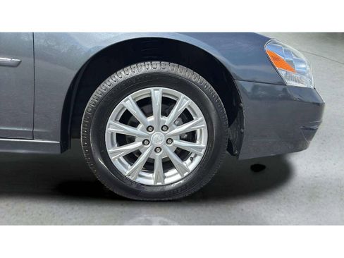 Used 2011 Buick Lucerne CXL w/ Driver Confidence Package image 21