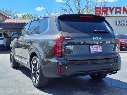 Used 2023 Kia Telluride S AWD/4WD image 3