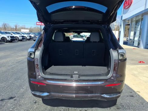 Used 2024 Buick Enclave Avenir w/ Avenir Technology Package image 6