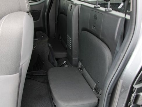 Certified 2025 Nissan Frontier SV RWD image 25