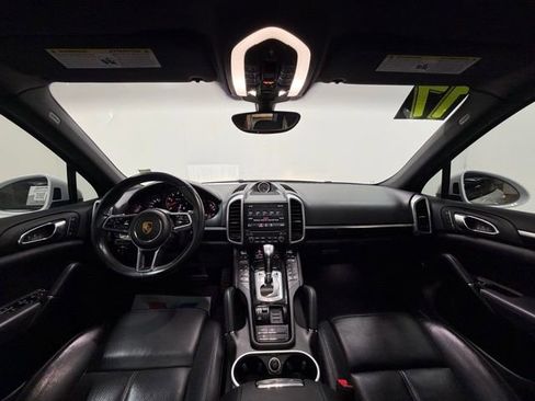 Used 2017 Porsche Cayenne Platinum Edition image 16