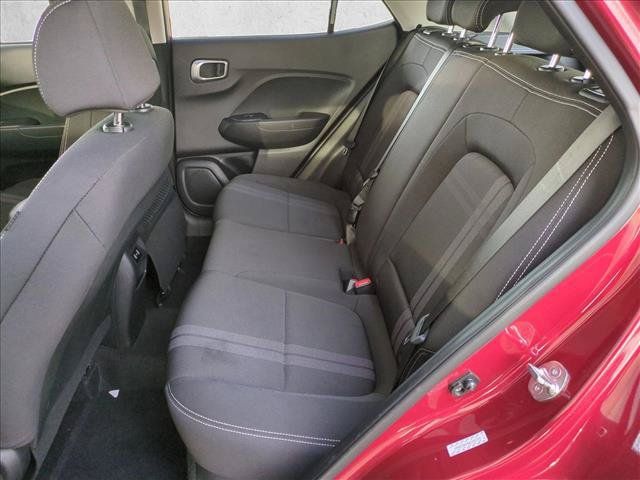 Used 2024 Hyundai Venue SEL FWD image 18