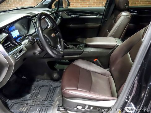 Used 2024 Cadillac XT6 Premium Luxury AWD/4WD image 11