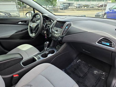 Used 2019 Chevrolet Cruze LS FWD image 10