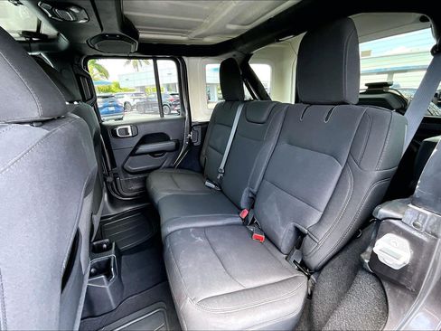 Used 2020 Jeep Wrangler Unlimited Sahara AWD/4WD image 10
