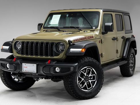Used 2025 Jeep Wrangler Unlimited Rubicon w/ Convenience Group AWD/4WD image 1