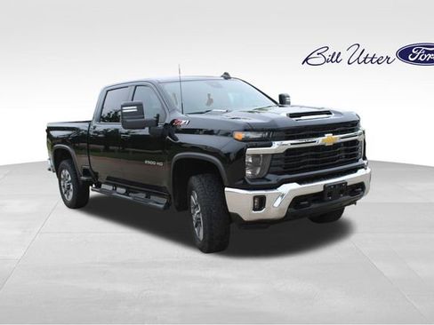 Used 2024 Chevrolet Silverado 2500 LT image 3