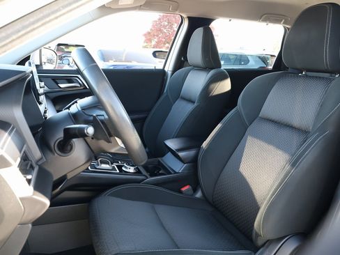 Used 2022 Mitsubishi Outlander ES image 27