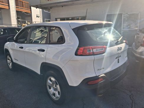 Used 2016 Jeep Cherokee Sport w/ Cold Weather Group image 2