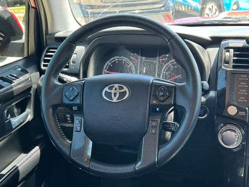 Used 2022 Toyota 4Runner TRD Off-Road Premium AWD/4WD image 39