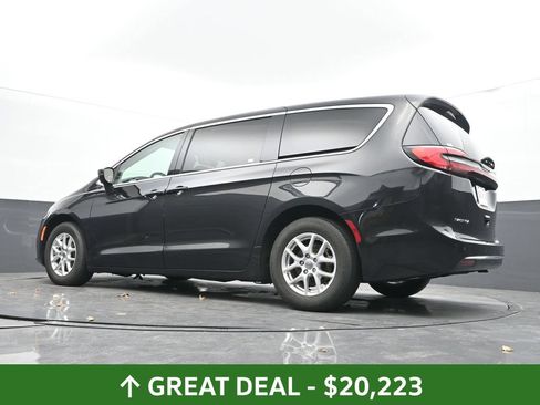 Used 2023 Chrysler Pacifica Touring-L FWD image 51