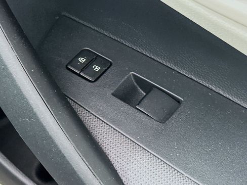 Used 2025 Toyota Corolla LE FWD image 28