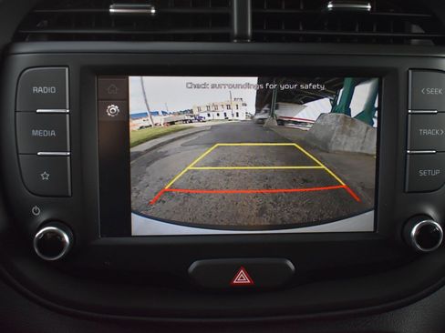 Used 2025 Kia Soul LX w/ LX Technology Package FWD image 25