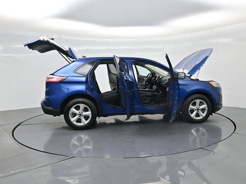 Used 2024 Ford Edge SE image 3