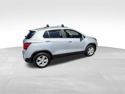 Used 2020 Chevrolet Trax LT w/ LT Convenience Package FWD image 17
