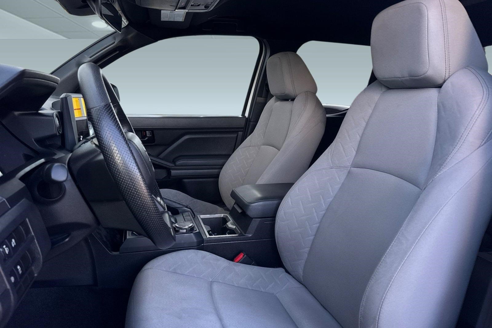 Used 2024 Toyota Tacoma SR5 AWD/4WD image 5