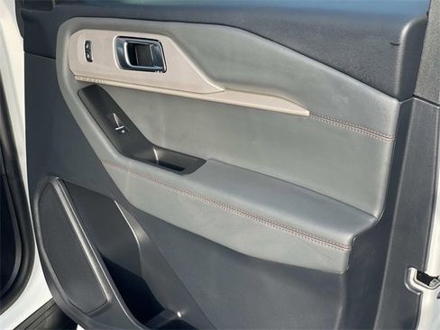 Certified 2025 Ford Explorer Active image 34