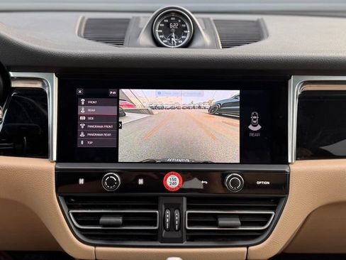 Certified 2022 Porsche Macan S AWD/4WD image 31