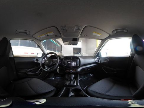 Used 2025 Kia Soul LX w/ LX Technology Package FWD image 46