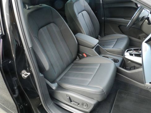 Used 2024 Audi Q4 e-tron Premium Plus w/ Premium Plus image 24