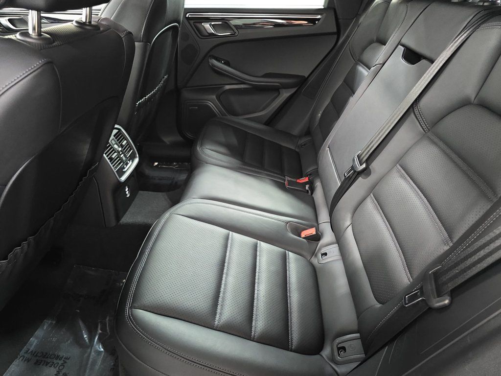 Certified 2026 Porsche Macan AWD/4WD image 24