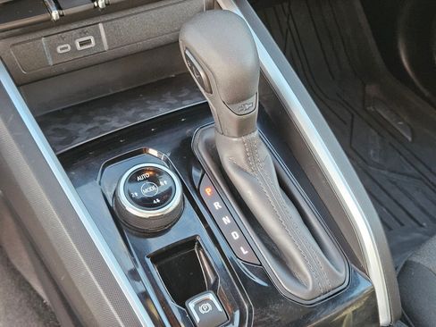 Used 2024 Chevrolet Colorado Trail Boss w/ Technology Package AWD/4WD image 27