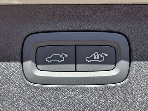 New 2026 Volvo XC90 B6 Ultra w/ Protection Package image 17