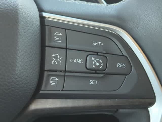 Used 2023 Jeep Grand Cherokee L Limited AWD/4WD image 26