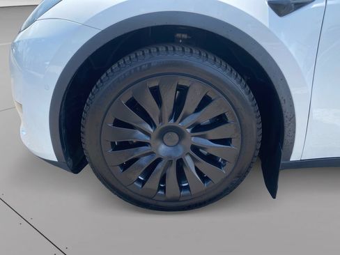Used 2021 Tesla Model Y Long Range AWD/4WD image 26