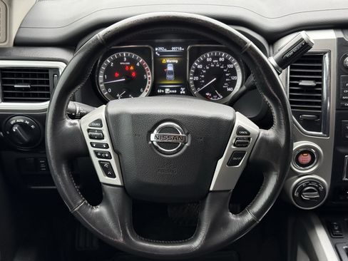 Used 2018 Nissan Titan SV w/ SV Convenience Package image 15