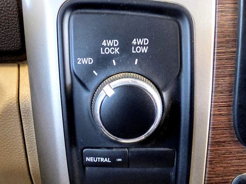 Used 2015 RAM 2500 Laramie w/ Convenience Group AWD/4WD image 23