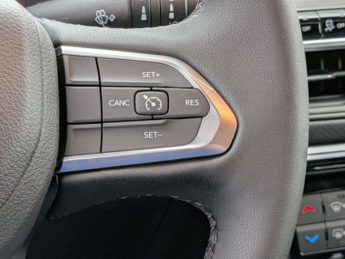 New 2026 Jeep Compass Latitude image 19