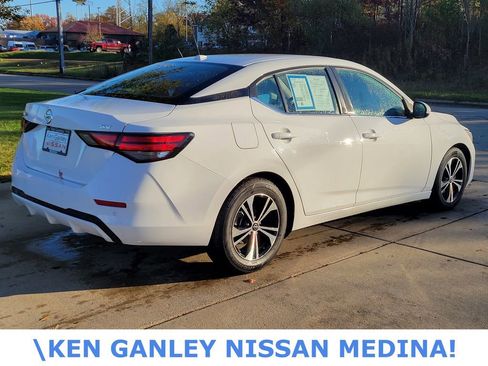Used 2022 Nissan Sentra SV image 3