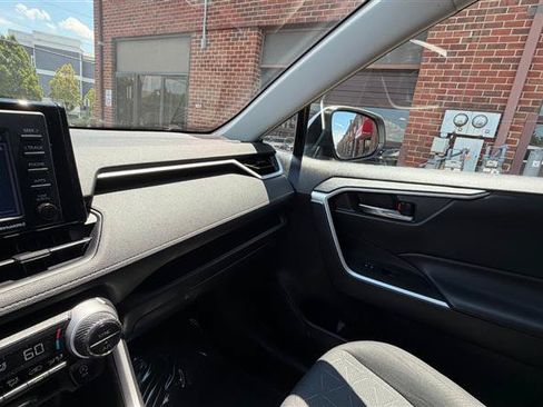 Used 2020 Toyota RAV4 XLE w/ Convenience Package FWD image 40