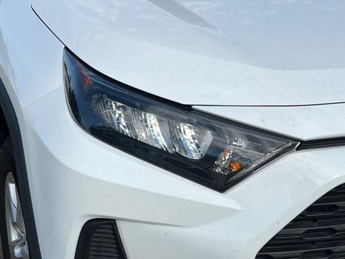 Used 2021 Toyota RAV4 LE AWD/4WD image 14