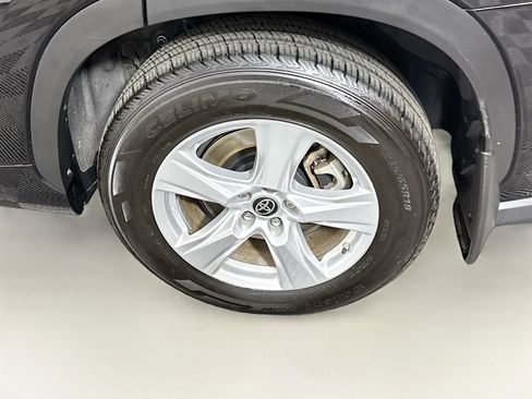 Certified 2024 Toyota Highlander LE AWD/4WD image 25