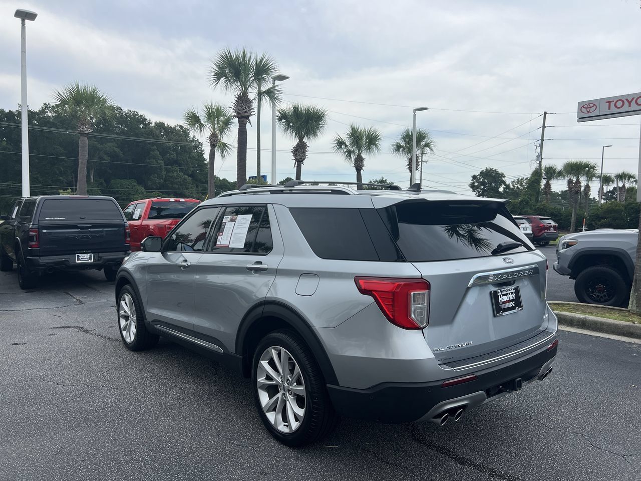 Used 2023 Ford Explorer Platinum w/ Technology Package AWD/4WD image 8