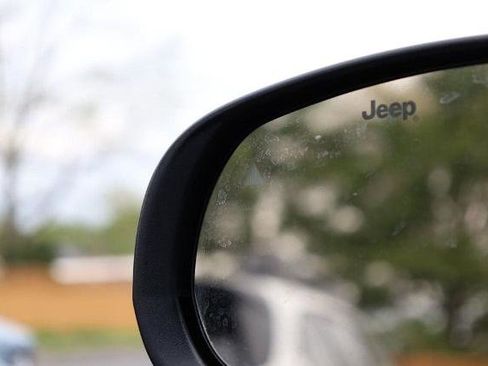 Used 2025 Jeep Compass Latitude w/ Sun & Sound Group image 19