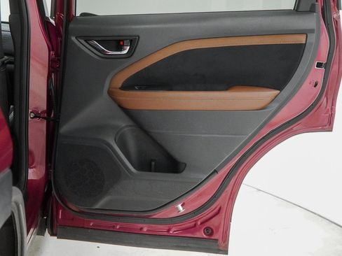 Used 2025 Subaru Forester Touring image 41