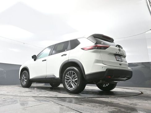 Used 2024 Nissan Rogue S image 53