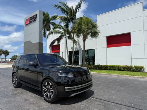Used 2023 Land Rover Range Rover SE AWD/4WD image 1