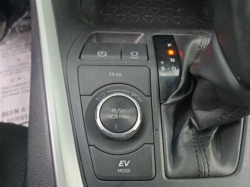 Used 2022 Toyota RAV4 SE w/ Convenience Package image 23