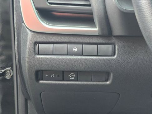 Used 2023 Nissan Rogue SV image 19