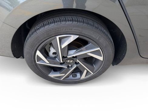 Certified 2025 Hyundai Elantra Sport FWD image 17